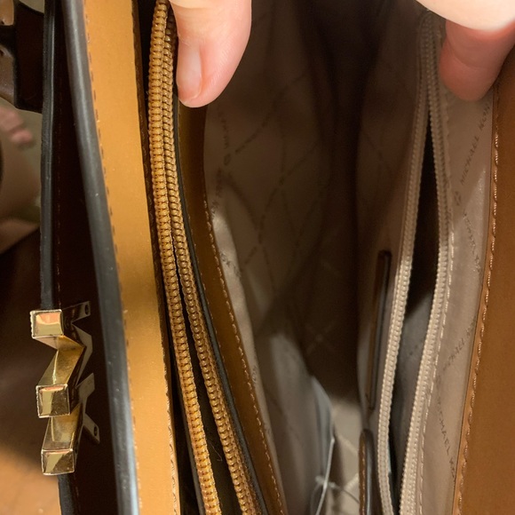 Authentic Michael Kors Purse - Picture 5 of 8